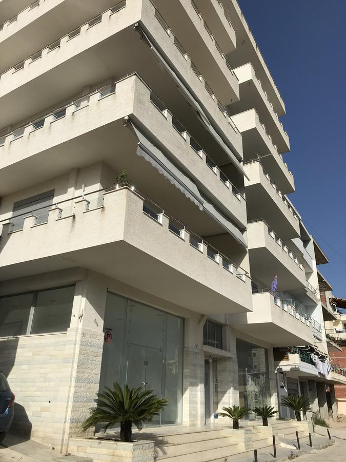 Central City Apartment Sarande Bagian luar foto